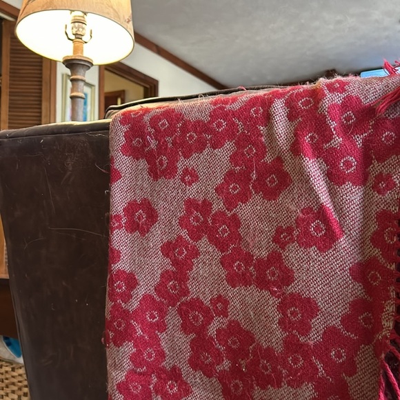 IKEA MYRULL Throw, red floral , 51"x67" - Picture 3 of 12